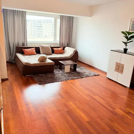 Mona's 6 Apartment
