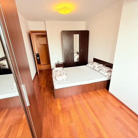 Mona's 6 * Bucharest