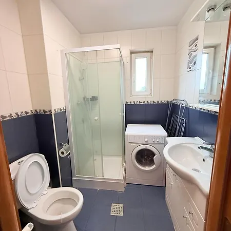 Apartment Mona's 6 *