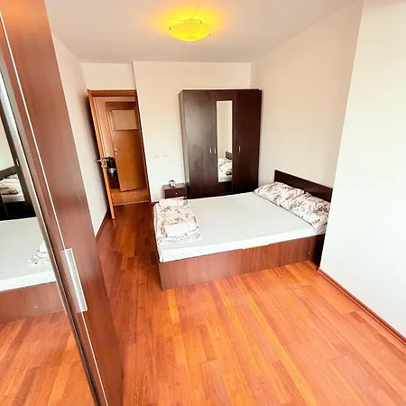 Mona's 6 * Bucharest